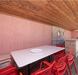 4 bedroom villa with pool close to beach on Akrotiri peninsula, sleeps 8
